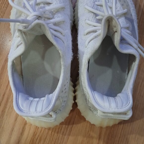 Yeezy Boost 350 V2 Bone Comfort/Athletic Shoes Size 6.5 Men/8 Women Runs Small G - Picture 7 of 9